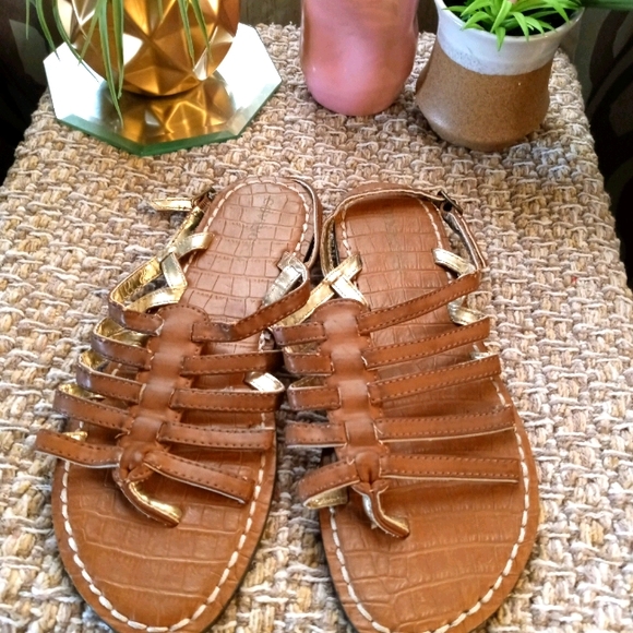 Cute stylish sandals 😎☀👡 - Picture 3 of 3